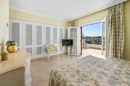 1fad02c1856c47a074b75896b50fdab9 - 19