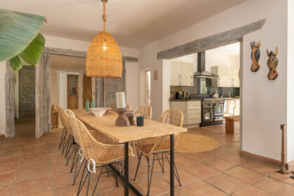 238e3e1bf65faa7d22bca453025bc515 - 11