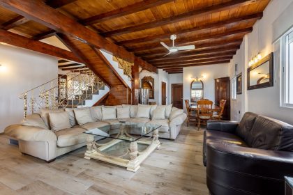 24f4db6d5bee76db5af0401eb4f995a4 - 11