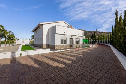 24f4db6d5bee76db5af0401eb4f995a4 - 2