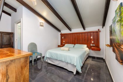 24f4db6d5bee76db5af0401eb4f995a4 - 24