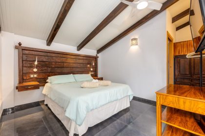 24f4db6d5bee76db5af0401eb4f995a4 - 37