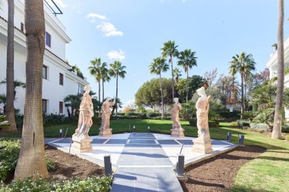 2621a976fc8f40b58a9f8cf17e79c8b2 - 23