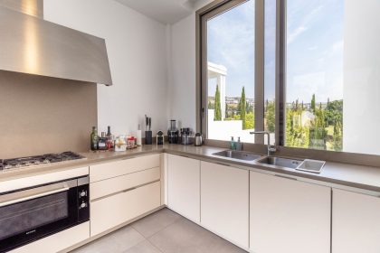 2686e949663e3cb2718d21e43de8396a - 24