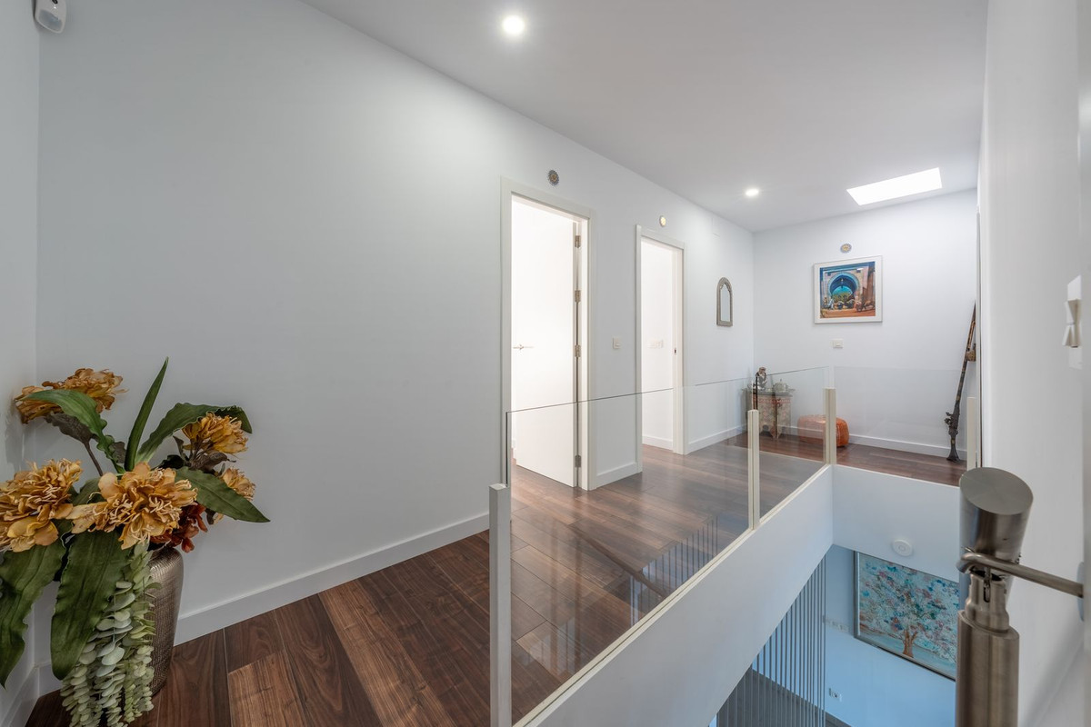 29db65deb4fef67a92b2186244456b93 - 12