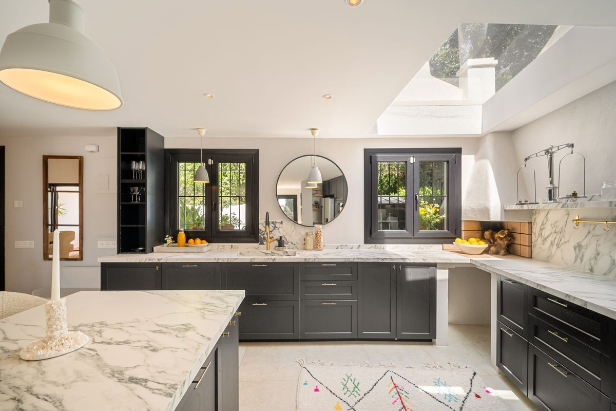 2a964ec8763aecc0c63db8a3e4969ad7 - 13