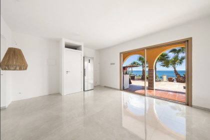 2aeb14b59583aff9b48adafe0c3d4dd0 - 12