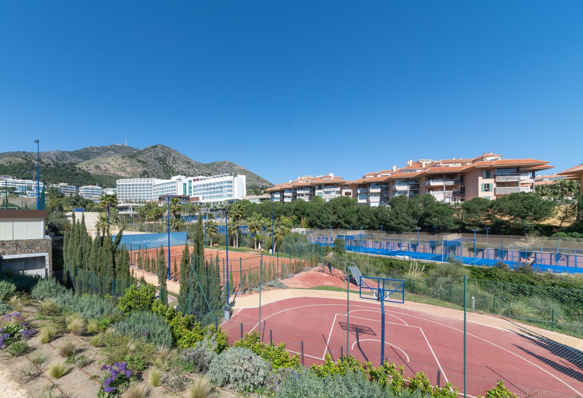 2c9fde3ae4c406b2cb56c32a5b837a63 - 66