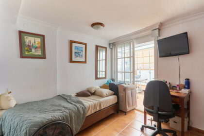 2e1ae8a4747048332dd62f0106c24c82 - 18