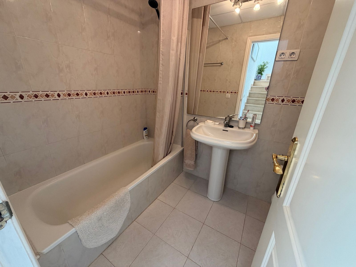 2e6c32df08b4b7c57133f41c879ba351 - 18