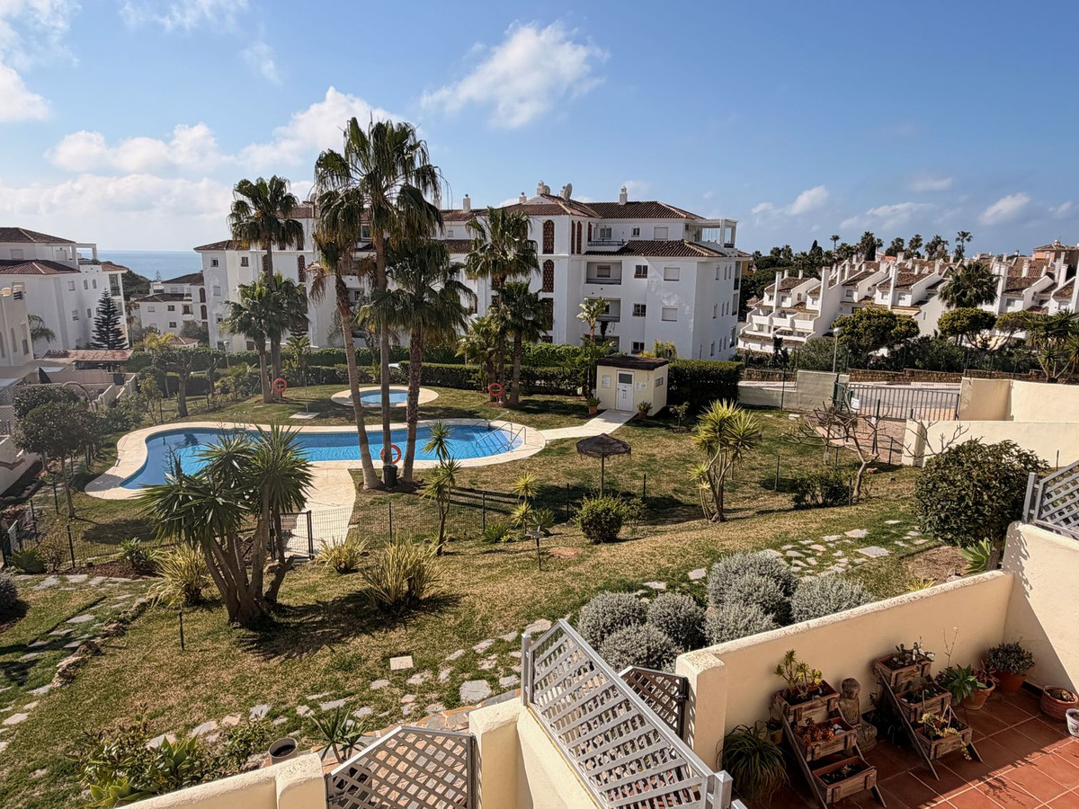 2e6c32df08b4b7c57133f41c879ba351 - 25