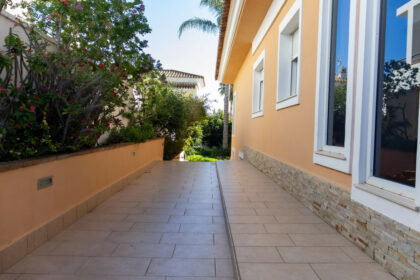 2f52a4db243a0b5f1176bf72befde1df - 83