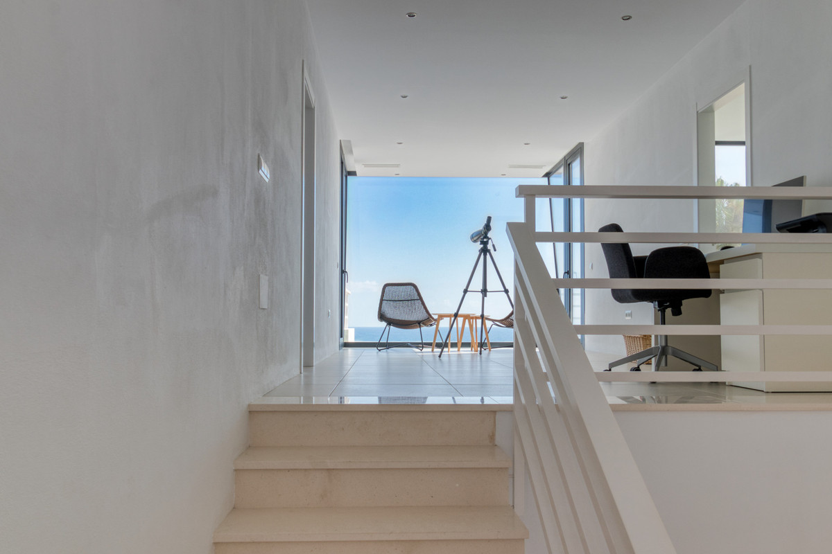 3059b0f76ceea17267c8ed028b0f5e07 - 18