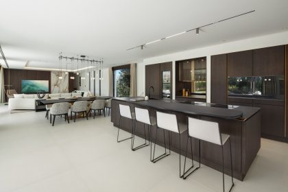 30e145155586346eb6fa3c91f4e48870 - 19