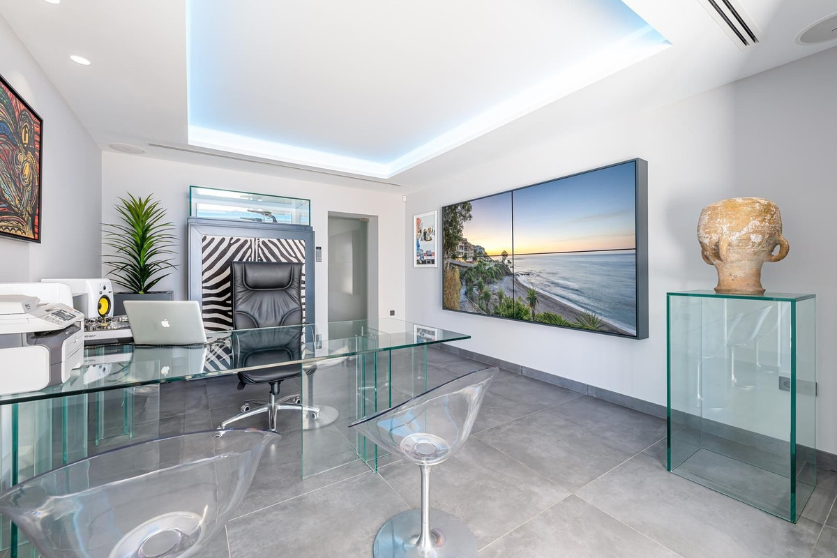 315b44f0403a5f6e2693b6e46c990161 - 33