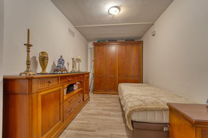 3188f73c966136f46e48335983698ba6 - 12