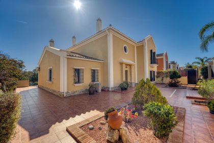 3188f73c966136f46e48335983698ba6 - 20