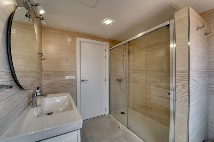 3188f73c966136f46e48335983698ba6 - 32