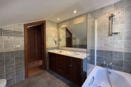 31a75b626059daa572dbece70779fdbc - 28