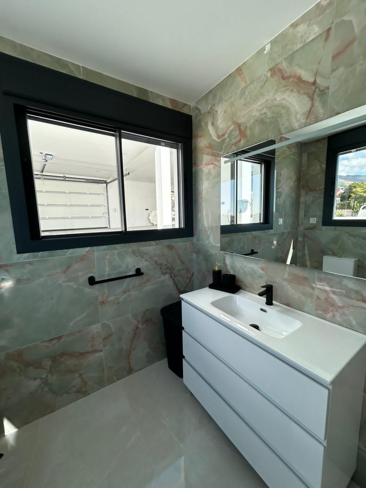 3226bca245badfc79ab66ab06a6961f8 - 14