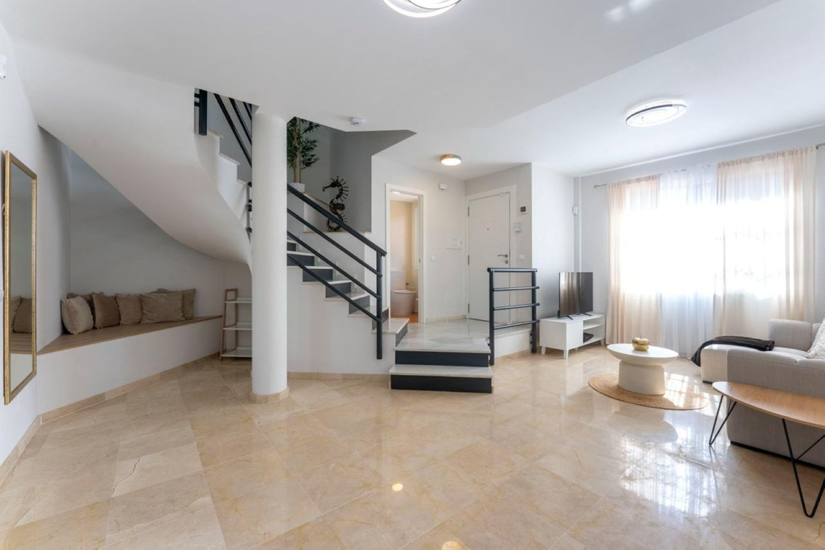 32b42b0eb541c5707c40db51d70924e7 - 12