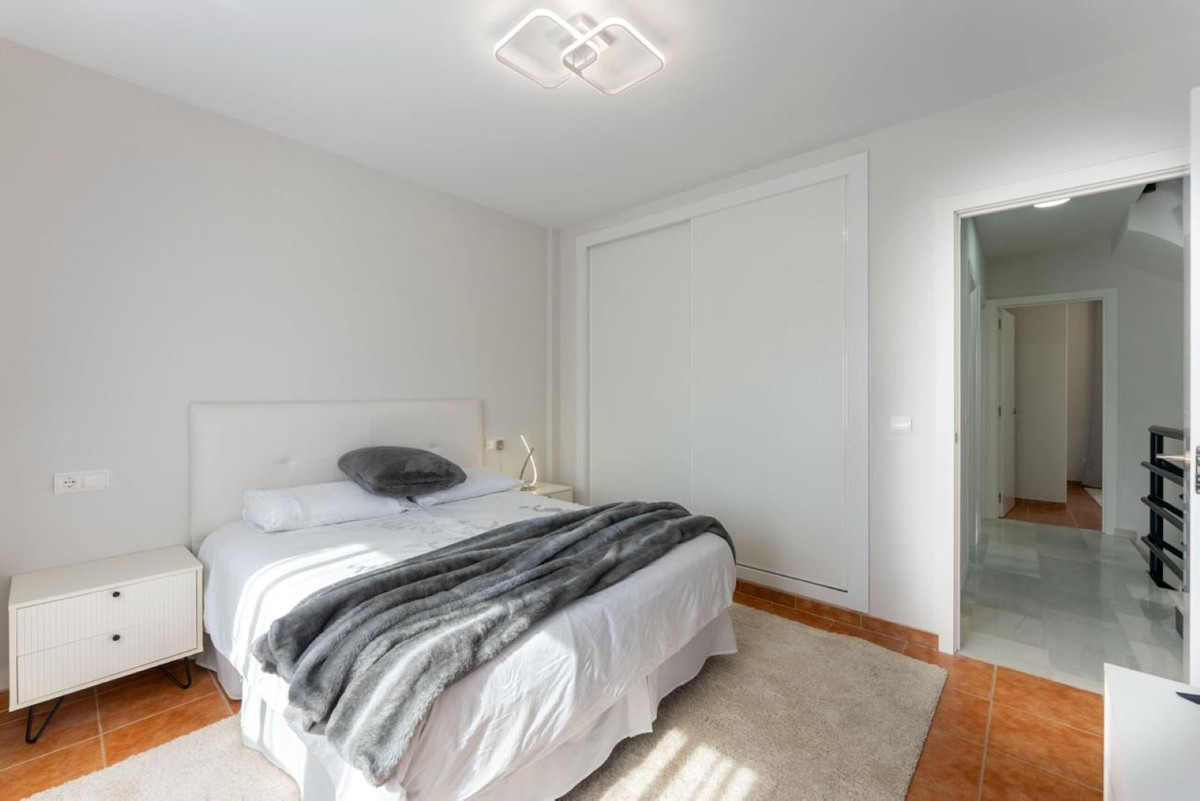 32b42b0eb541c5707c40db51d70924e7 - 22