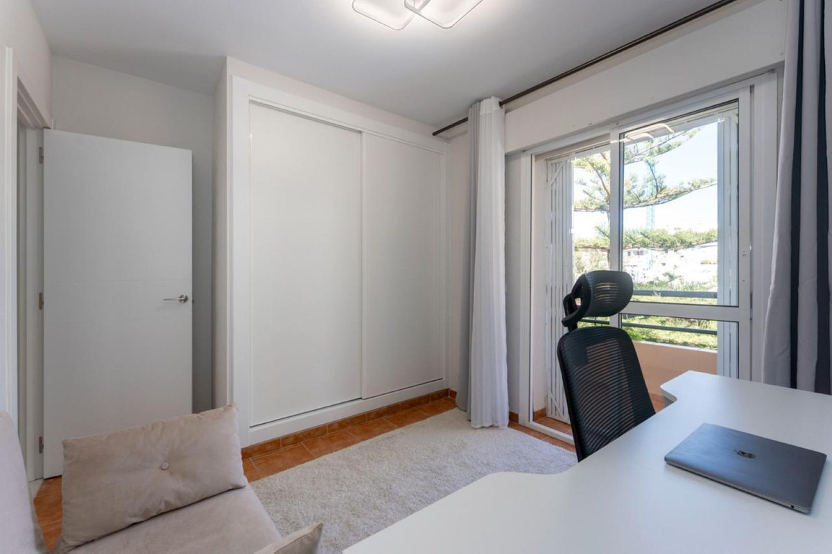 32b42b0eb541c5707c40db51d70924e7 - 24