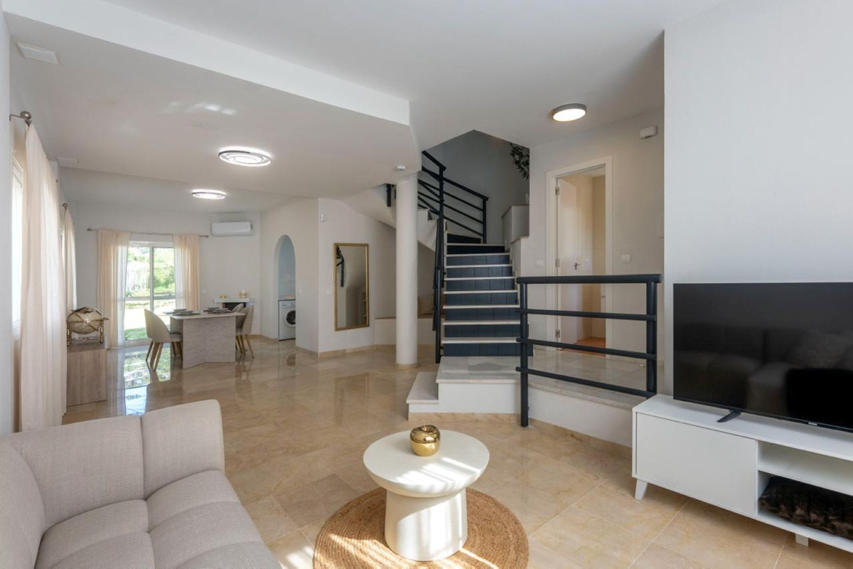 32b42b0eb541c5707c40db51d70924e7 - 9