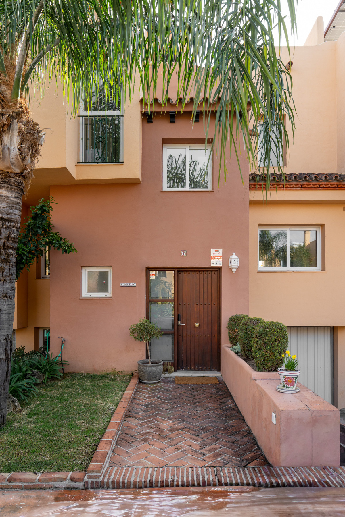 34ec6f6a6d3c2315ca52ee19c2427498 - 31