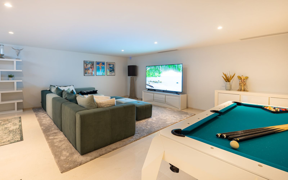 352ca28de7607b045bcf45f8c775d7f0 - 19