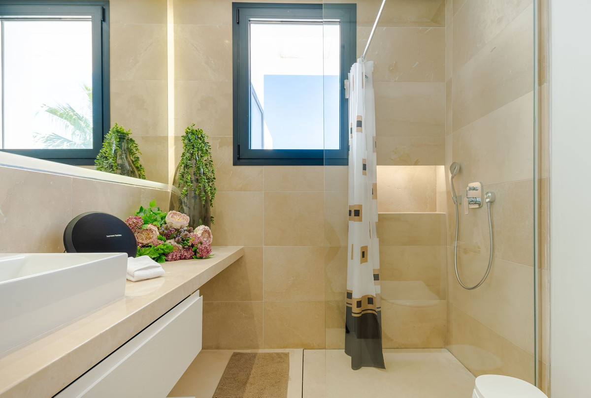 352ca28de7607b045bcf45f8c775d7f0 - 35