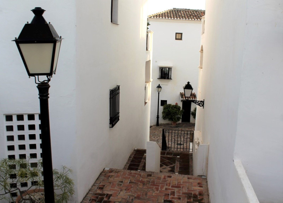 38303d48838bee2c1064d501f725ba2f - 32