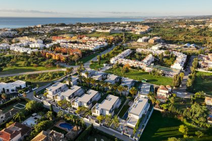 38d9f691709e1f69f4d5e700d4728151 - 3