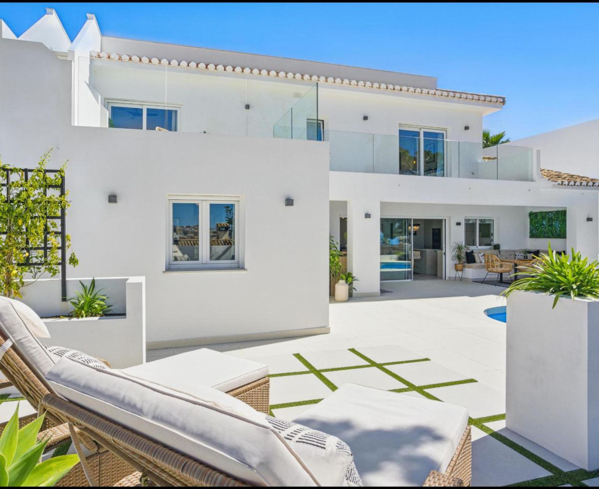 3a5495cf982ee0b8a17f540db86e52ff - 12