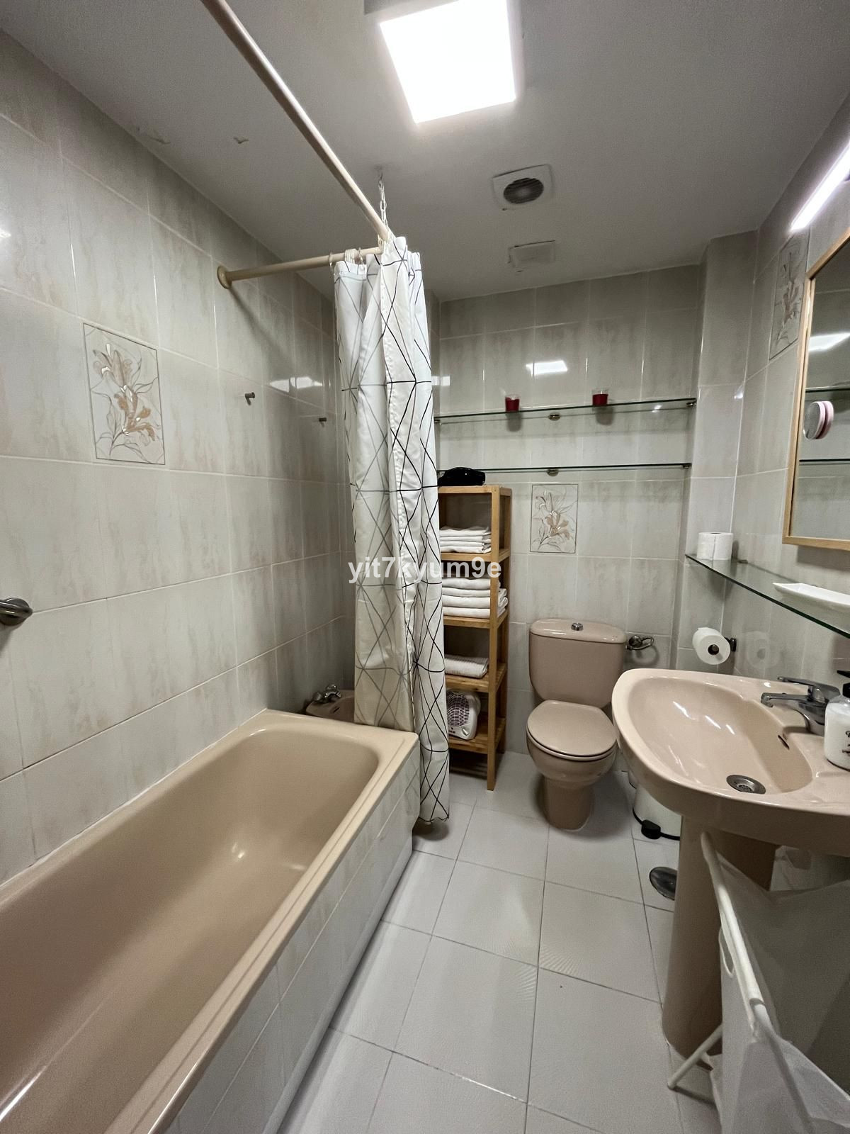 3adb2587e42ee9a94105778a7b467bf4 - 25