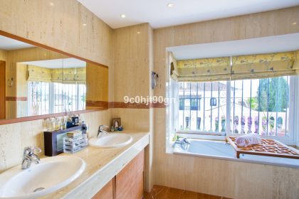 3af4cf09353f1adc2ecce275d6025af8 - 18