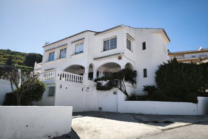 3b31b3b7a3a05da3bcb6be6a472c1885 - 1