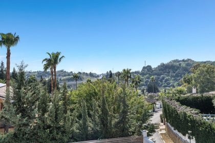 3ca053d633aa6e8bd7b58cbd46652024 - 42