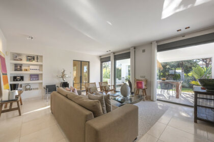 3d139f9e3e9f8c1511490185e2ea855a - 17