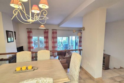 3dad25efbb2e8c41a6731eeb3ce4b913 - 12