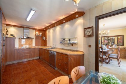 3e4f85ca5f41dd99137fbf17c47e5751 - 11