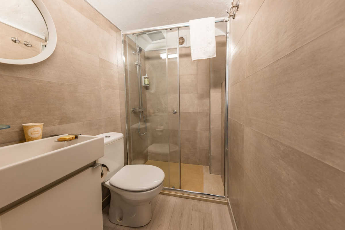 3fd518d66640170b1bfc0c81bbb0cde2 - 12