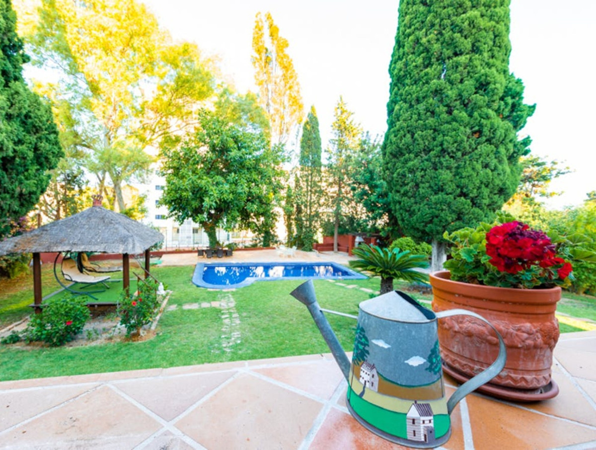 3fd518d66640170b1bfc0c81bbb0cde2 - 22