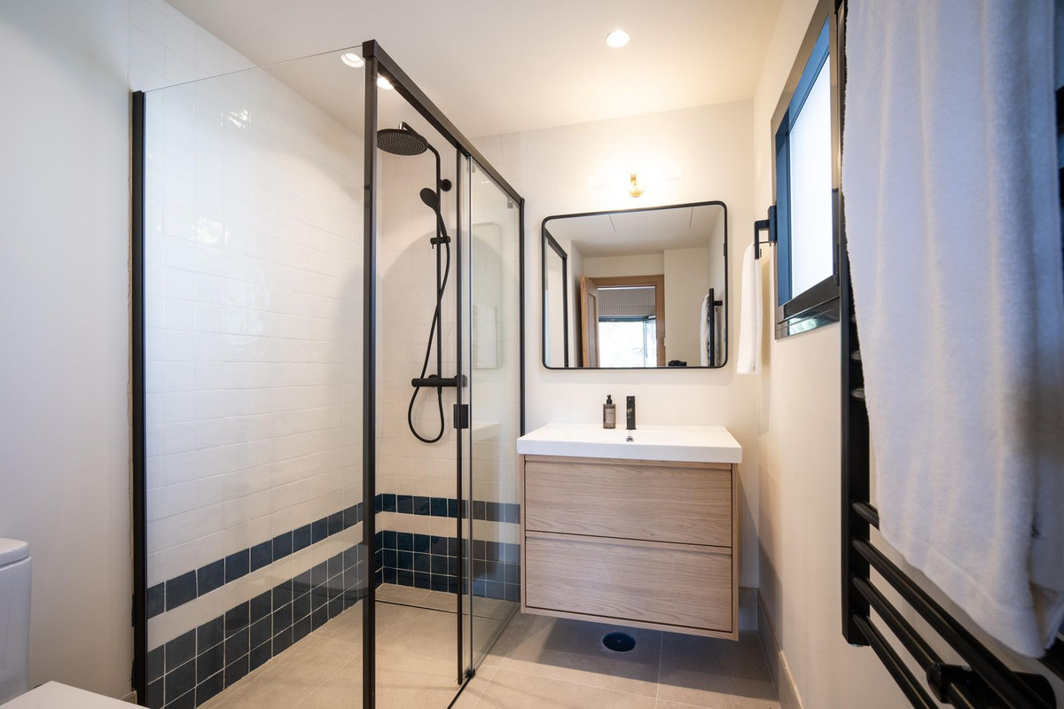 400c68f0ac4d3c4f06bb6b21cf43a740 - 14