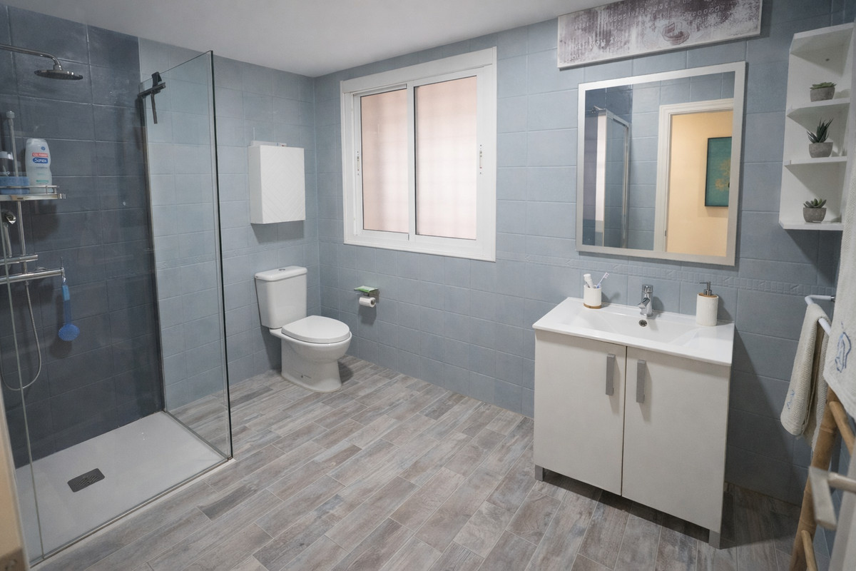 40214723f7d2db7118f3d2e14f632173 - 24