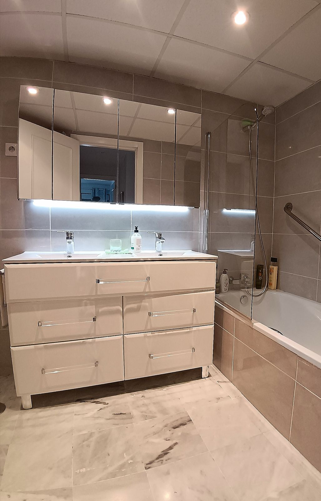 41801b25ef147bafcc9238ce0173818d - 12