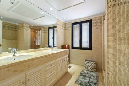 41ce0ac3eb34ad50bb396f1ed40f8222 - 17