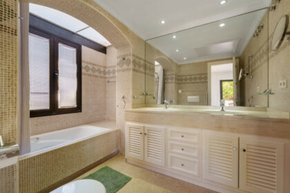 41ce0ac3eb34ad50bb396f1ed40f8222 - 18