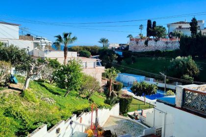 41e4f1920e4b6b6732e0dd86053e4f63 - 32