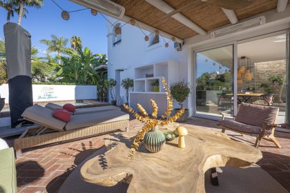 4247fdc17664d4956a1286853b10cc15 - 50